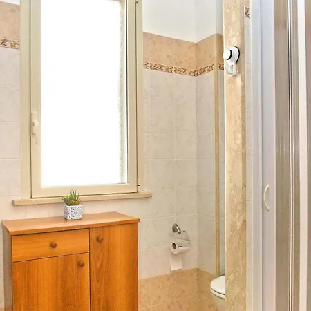 Amazing In With Kitchen Apartment *